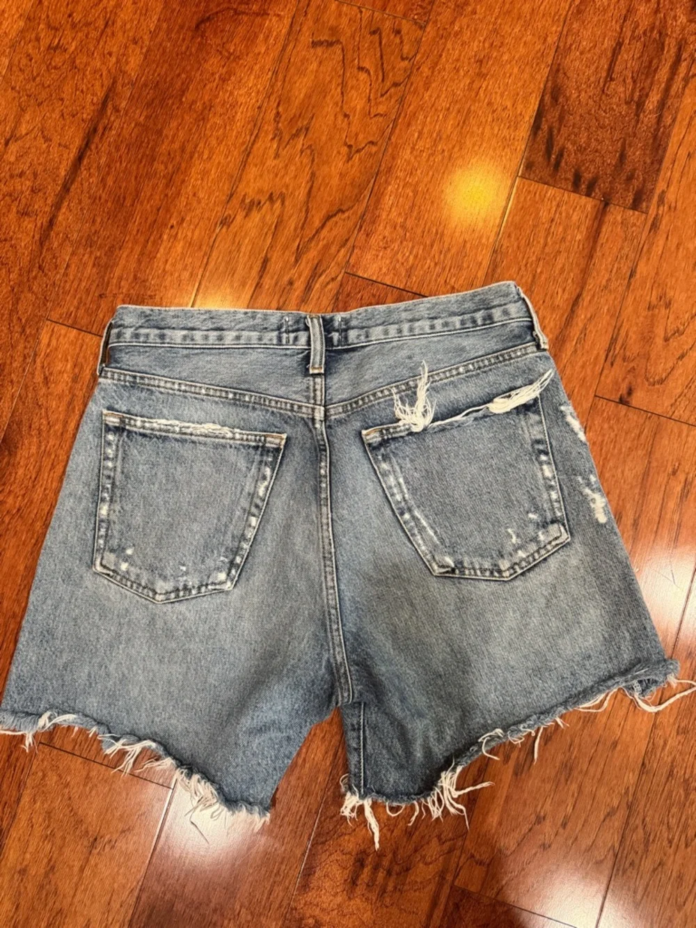 Agolde Distressed Parker Long Shorts size 27 - Picture 4 of 4